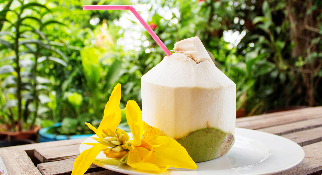 Mladý kokos je skvělou volbou během detoxu i kdykoli jindy - Tipy na jarní detox